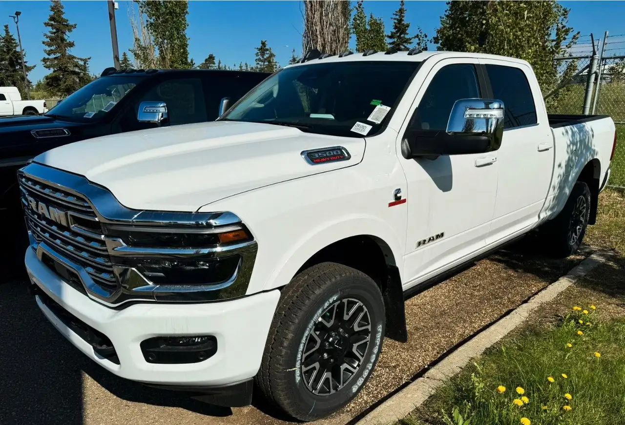 RAM3500 Limited Longhorn Mega Cab 6.7 HO MY2025