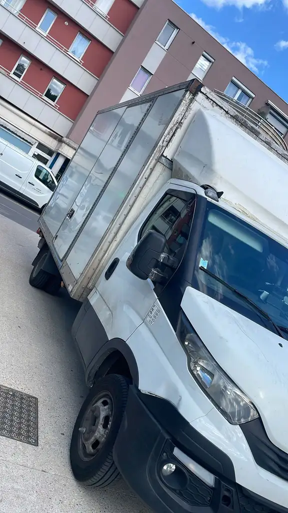 DailyDAILY CHASSIS CAB 35 C 15H EMP 3000 QUAD-LEAF BVM6