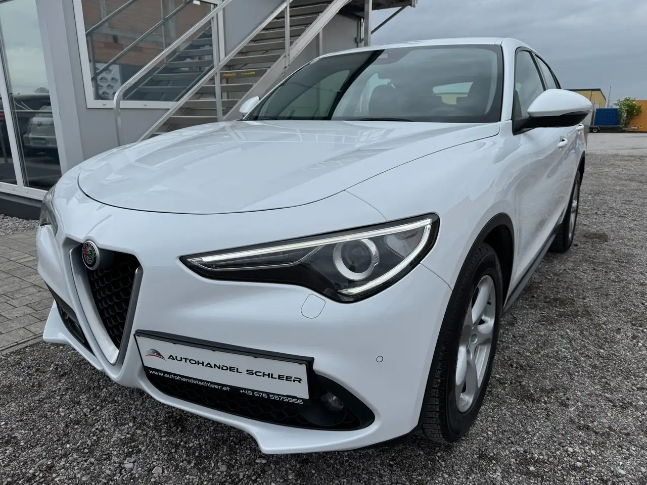 Stelvio2.2 JTD Super_Serviceheft_NAVI_XENON_Teilleder