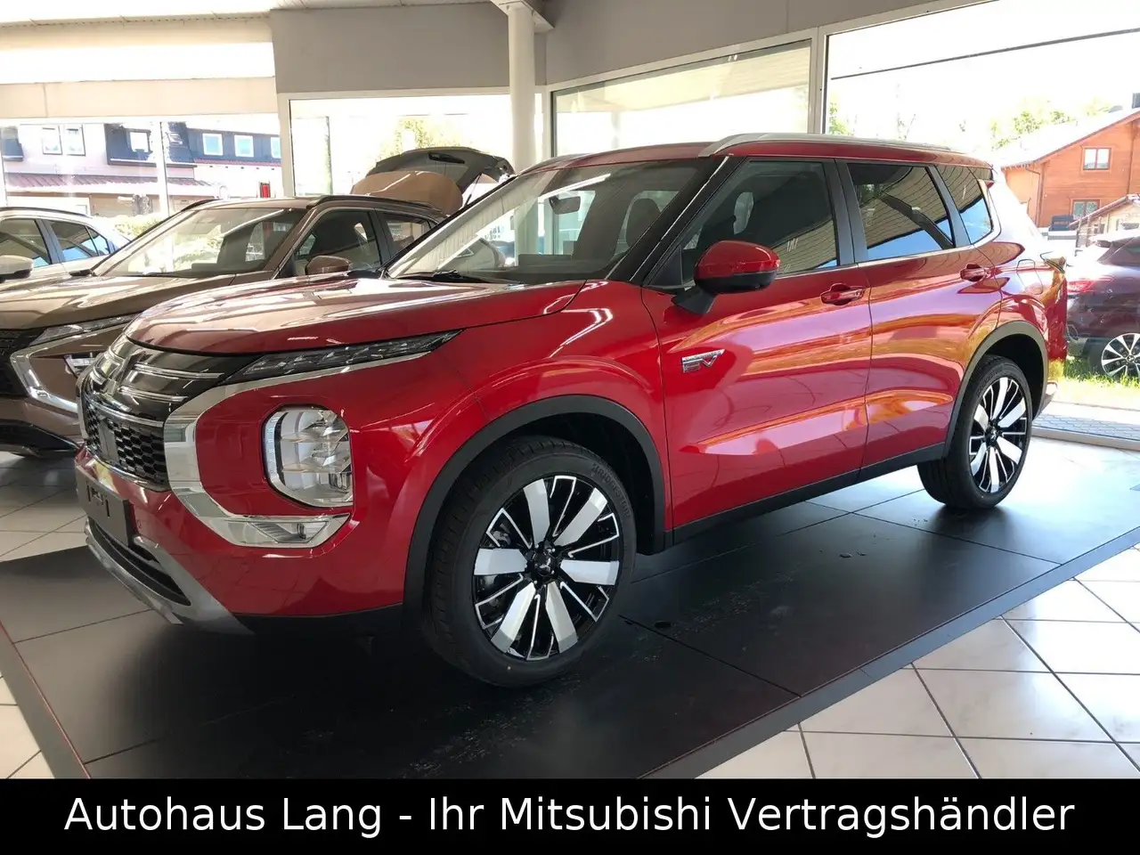 OutlanderPlug-in Hybrid 2,4L Intro