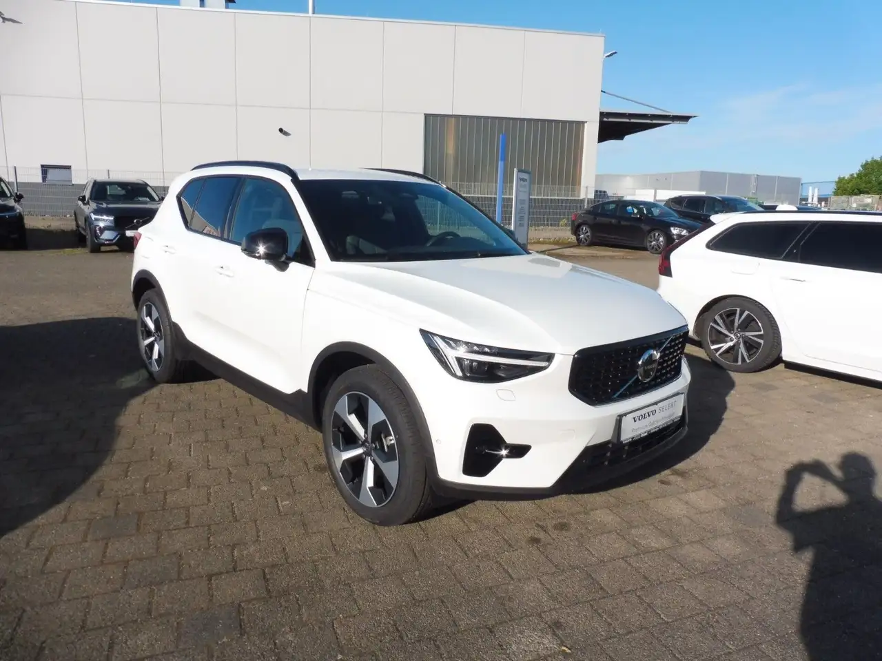 XC40B4 Plus Dark 2WD