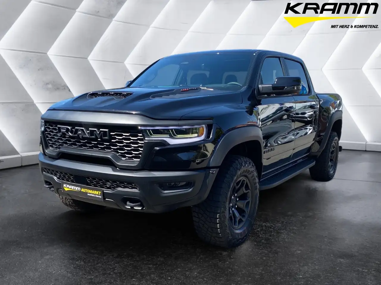RAM1500 RHO Crew Cab 2025 3.0 L6 HO Head Up