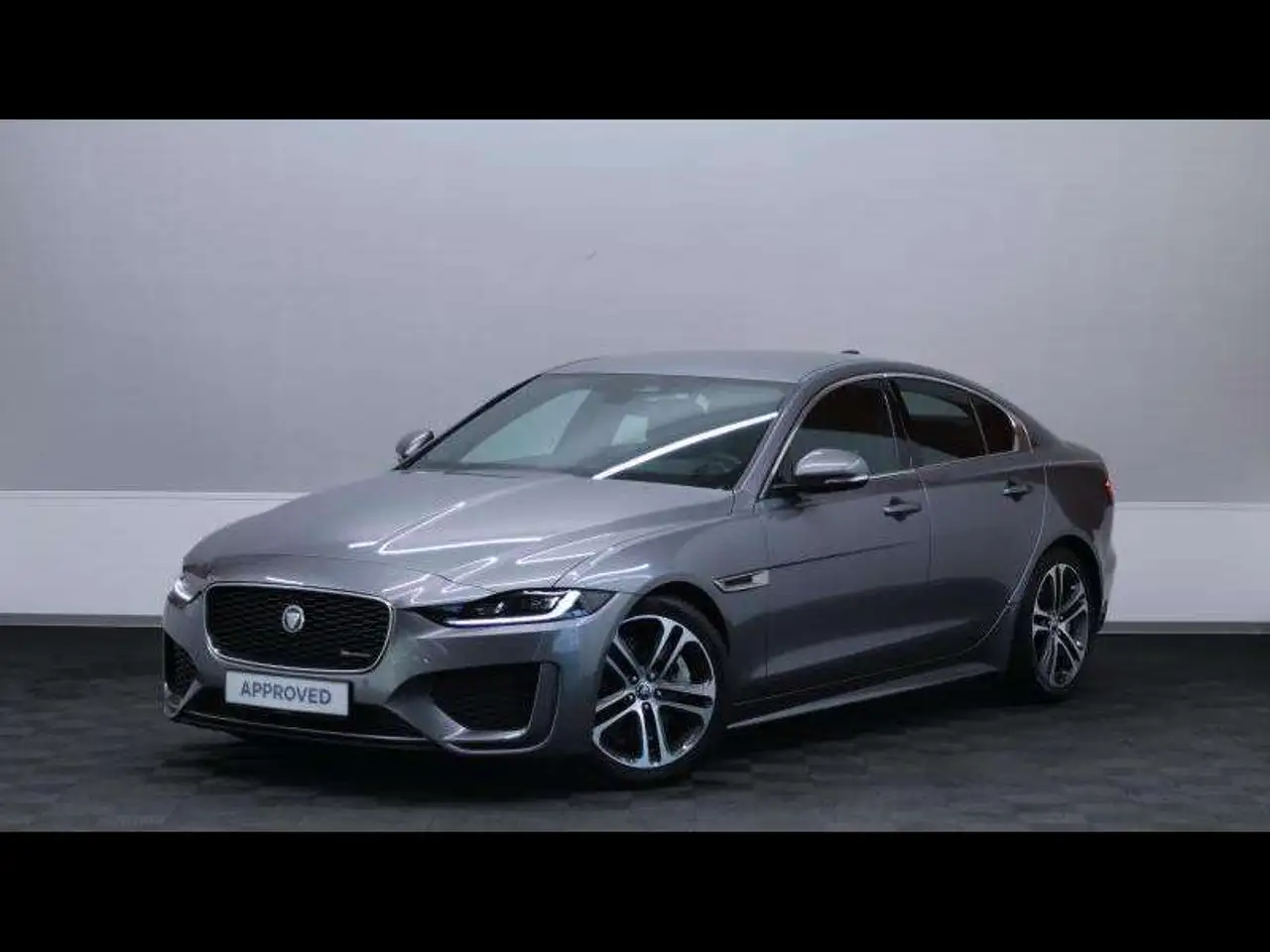 XED200 R-Dynamic S RWD Auto