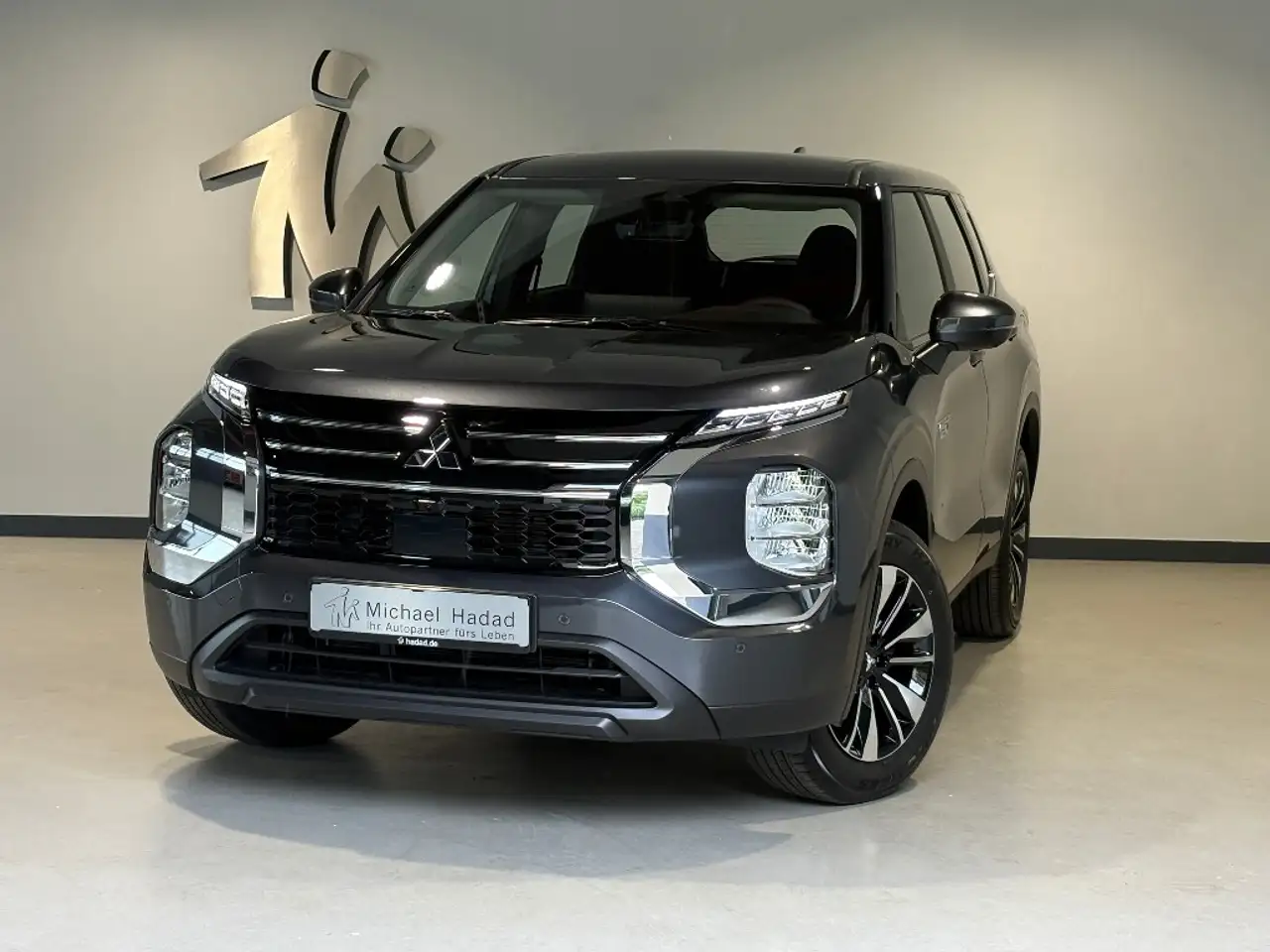 OutlanderOutlander Plug-in Hybrid PHEV BASIS AT 4WD