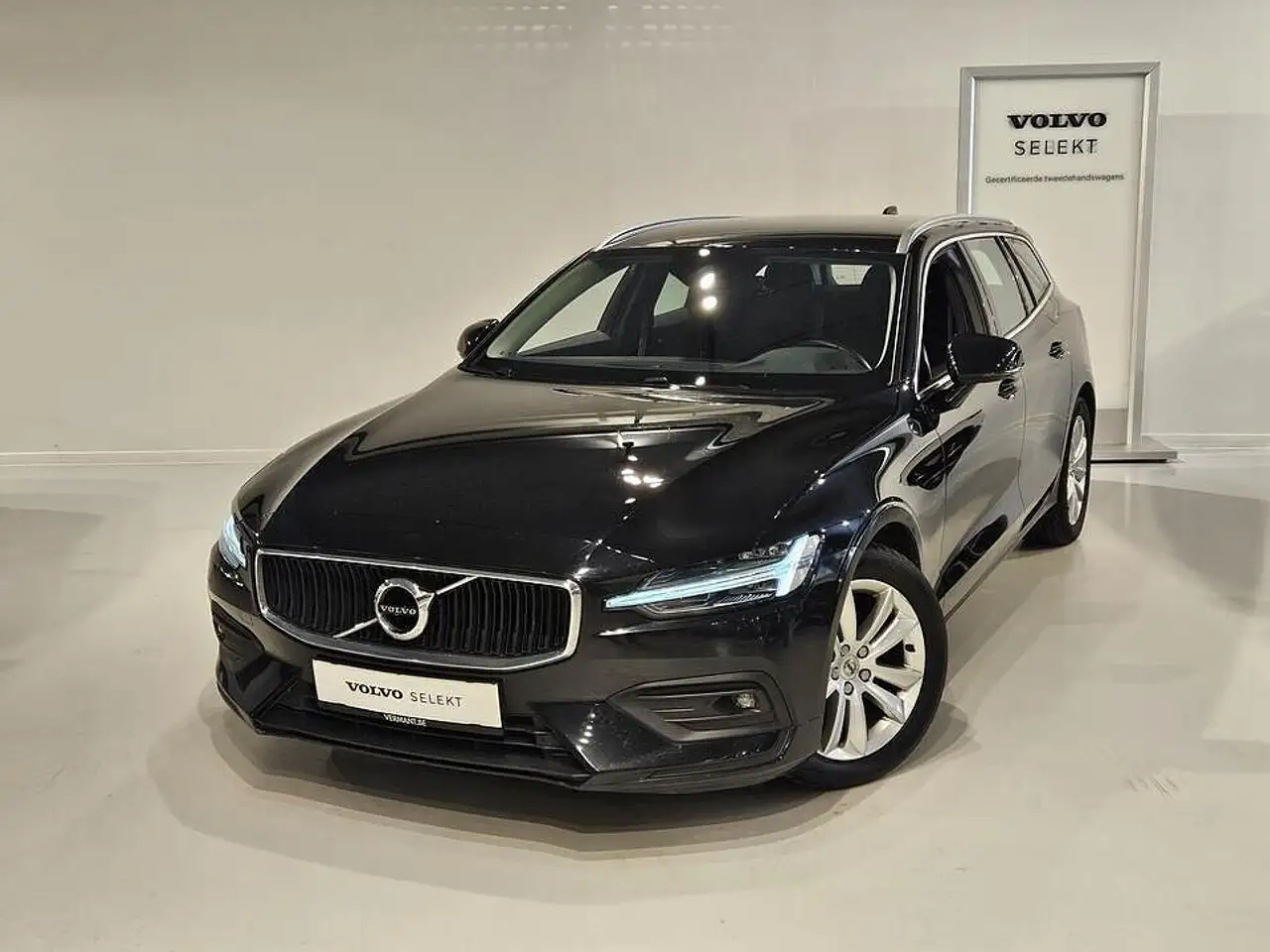 V60II Momentum Advanced, B4 mildhybrid