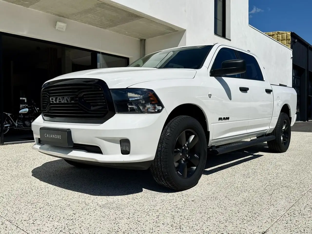 RAM1500 CREW CAB 5.7 V8 CLASSIC