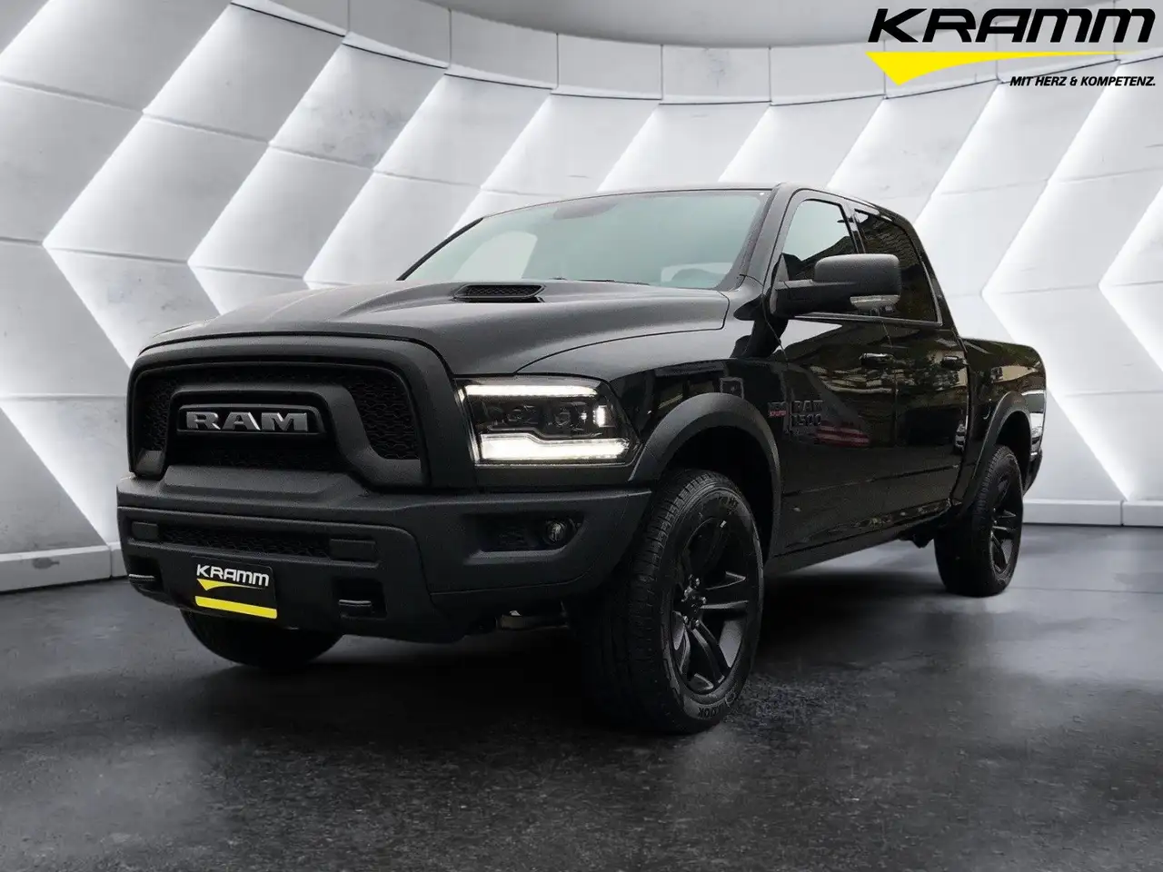 RAM1500 Crew Cab Classic V8 Warlock 4x4 AHK Navi