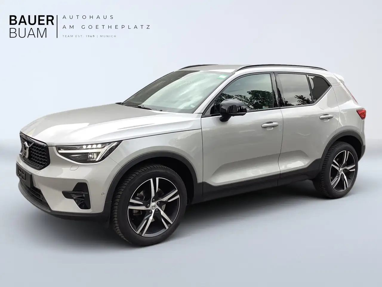 XC40B3 FWD Plus Dark