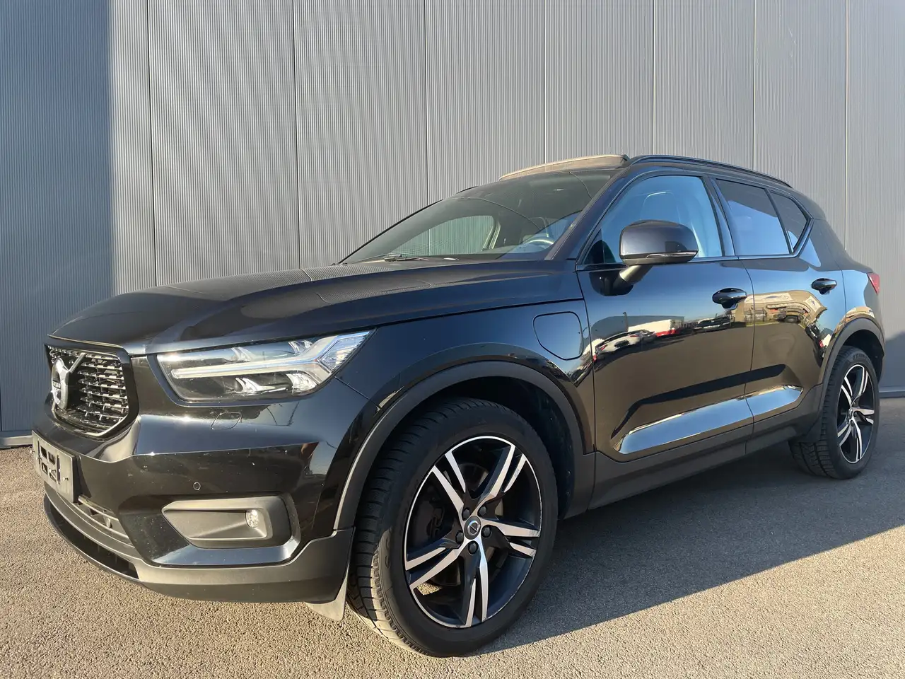 XC40T4 R-Design 360° ACC H&K HEAT LKA PANO TOW 19"