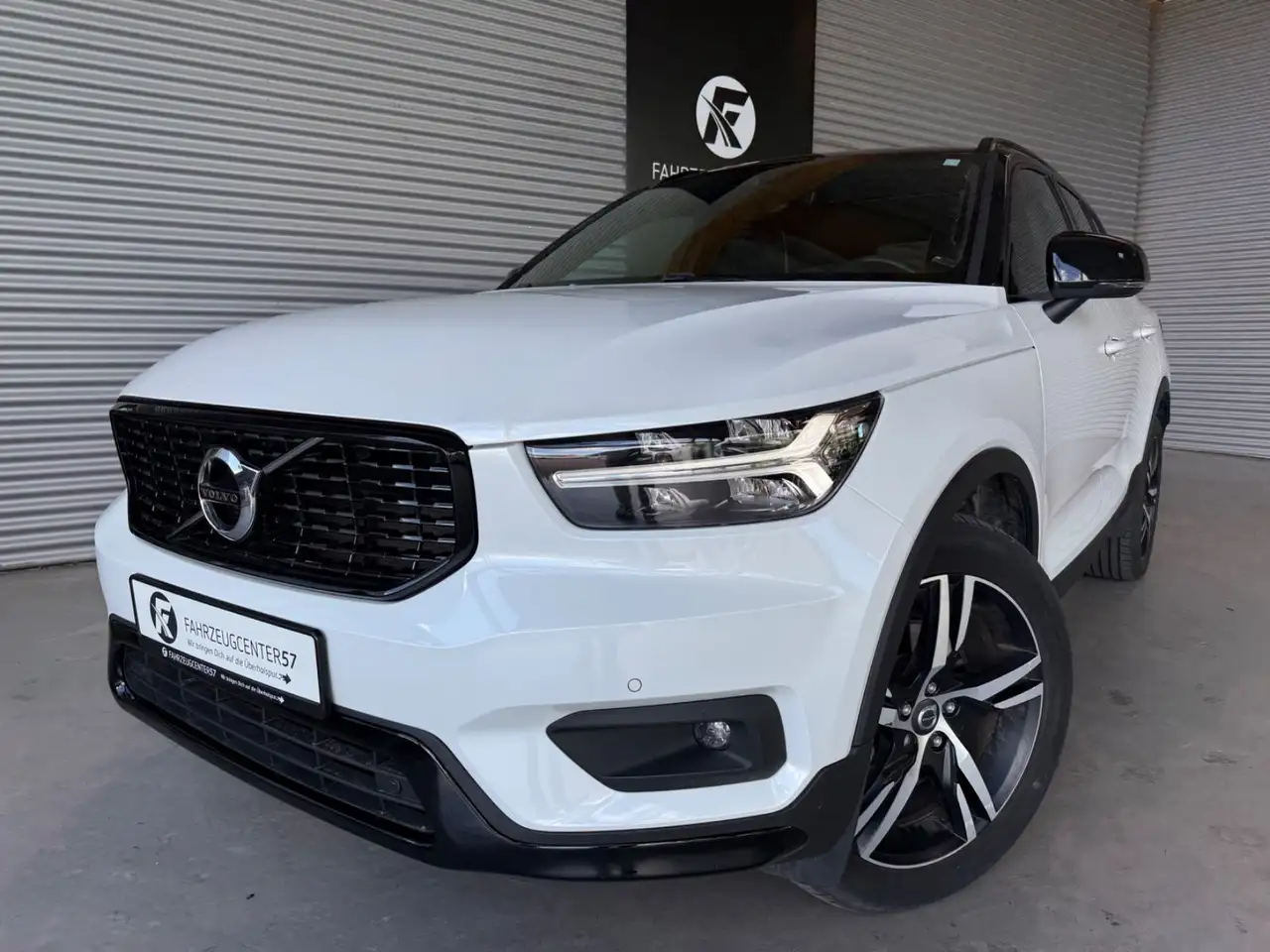 XC40T5 AWD R Design/PANO/RFK/CARPLAY/TOTW.