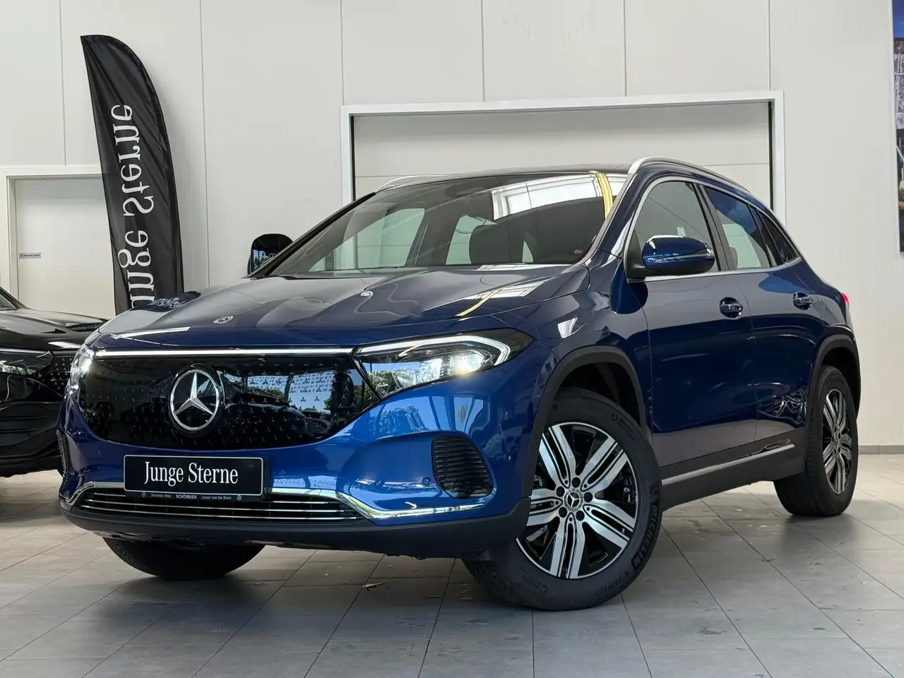 EQA300 4MATIC PANO+AHK+CARPLAY+VZ+WINTERPKT+18"