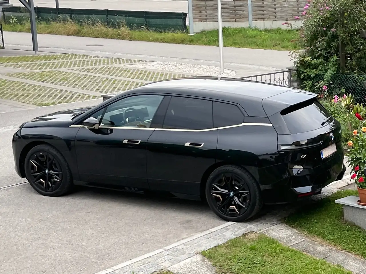iXxDrive40 B&W Vollausstattung Allrad 71kWh