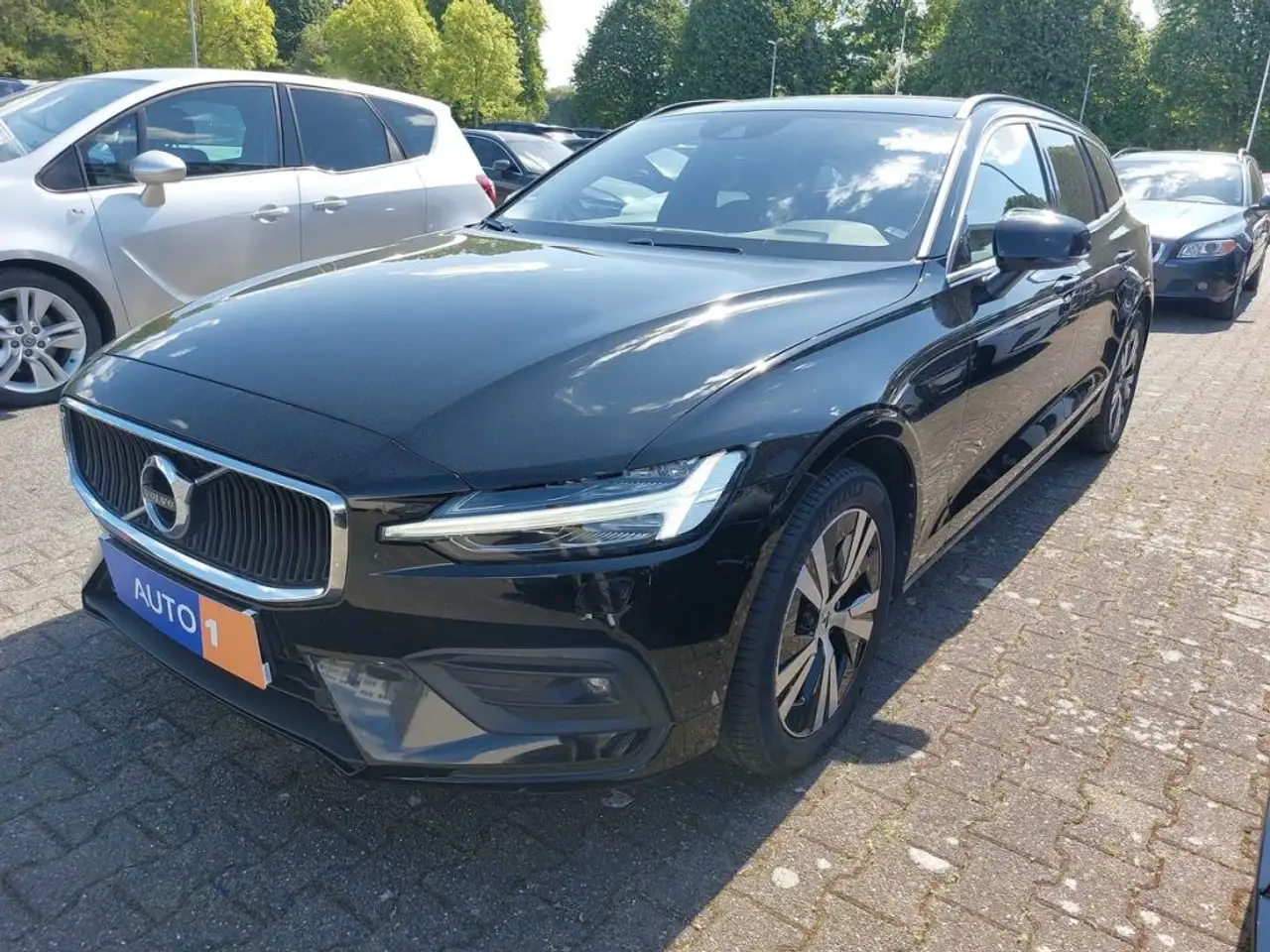 V60V60 B4 D Geartronic Momentum|NAVI|SHZG|LED|