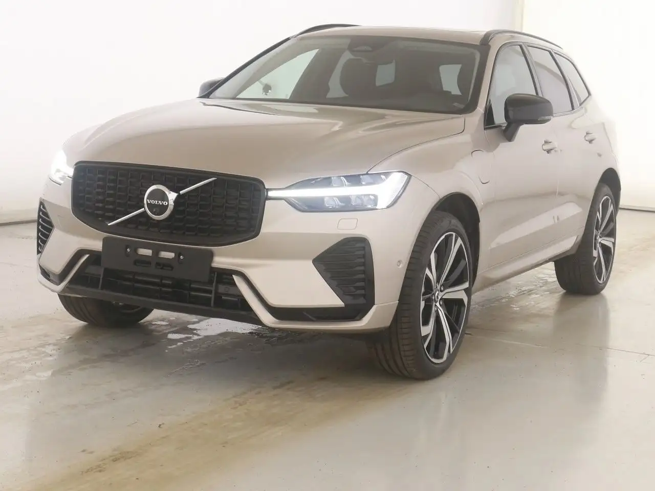 XC60T8 Ultra Dark Recharge Plug-In Hybrid AWD