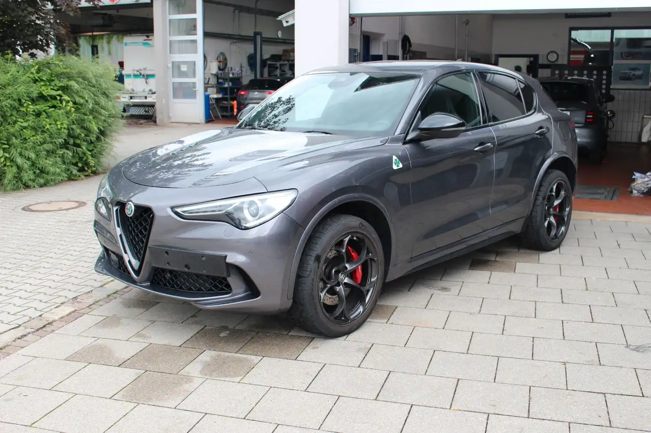 StelvioQuadrifoglio Q4 AKRAPOVIC/SPARCO