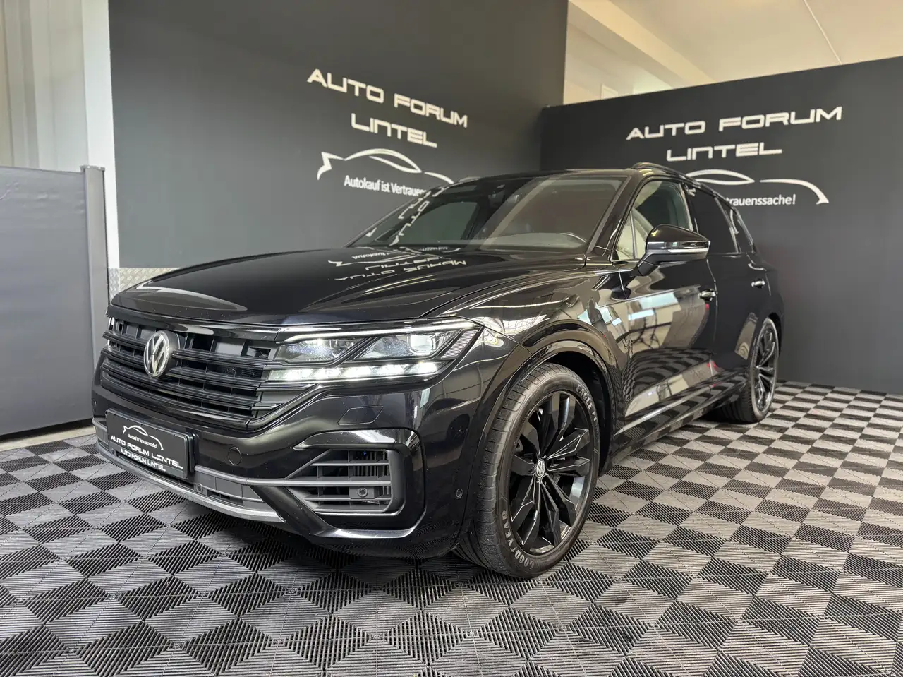 TouaregR-Line 4Motion-19%MWST-LUFT-AHK-LED-DIGITAL-