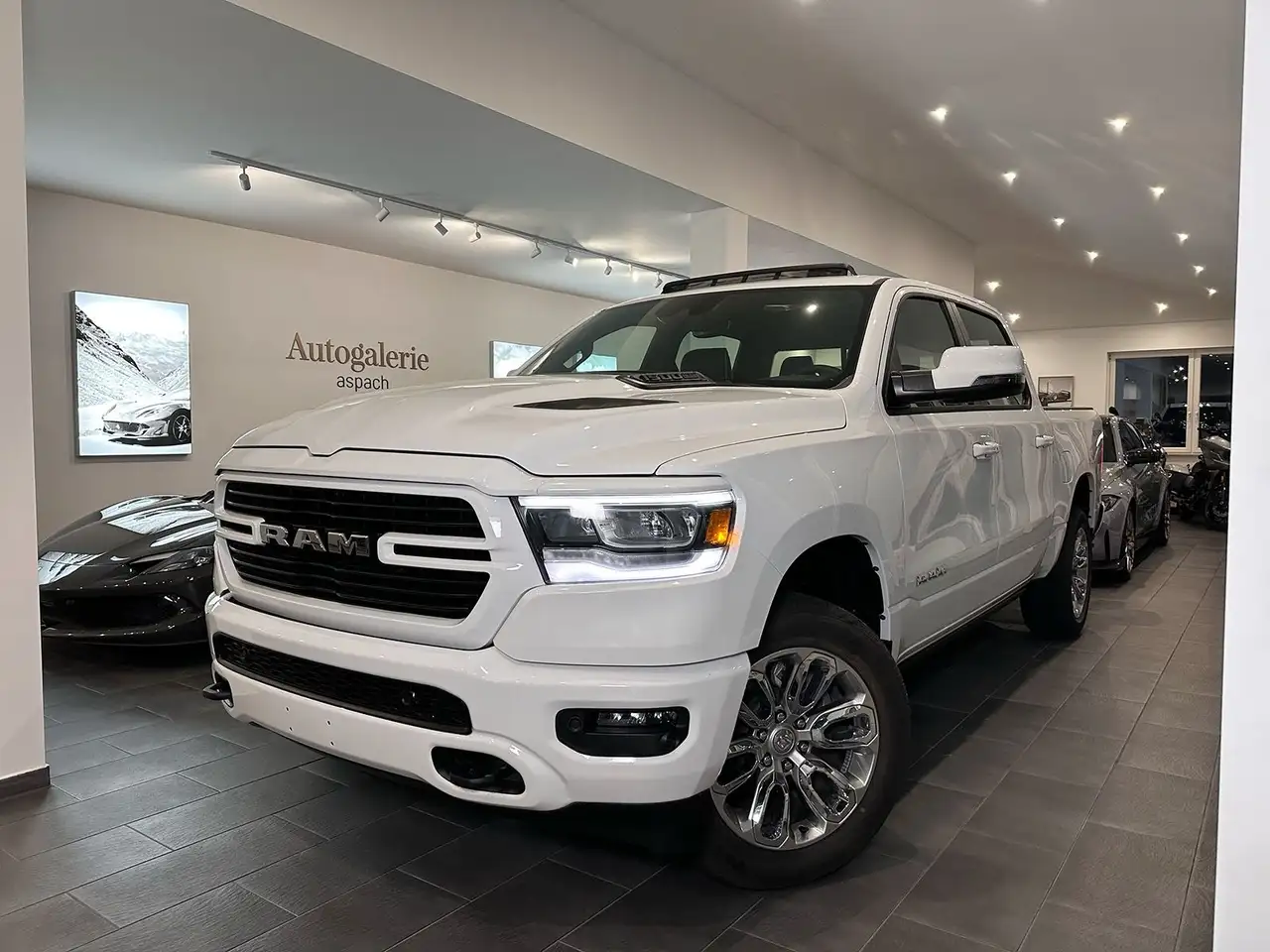 RAM5,7-V8|LARAMIE Sport|Luftfed|AHK|20"|LPG Gas