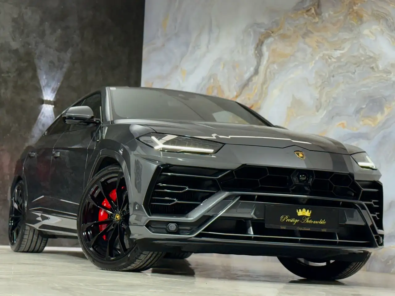Urus*2.BESITZ*LAMBORGHINI GARANTIE*AKRAPOVIC TITAN*