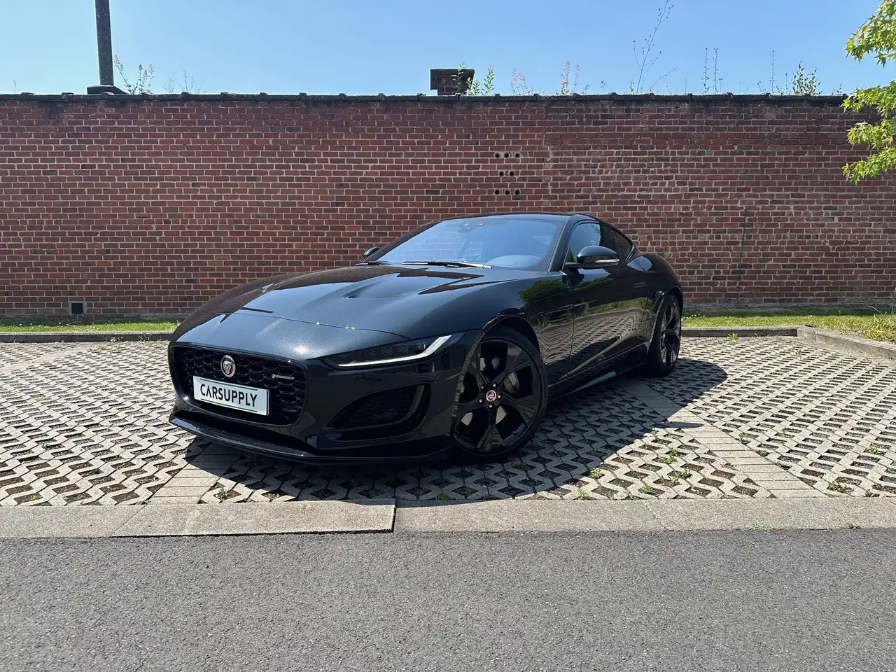 F-TypeCoupe 2.0 i4 P300 R-Dynamic - Pano Roof - 20"