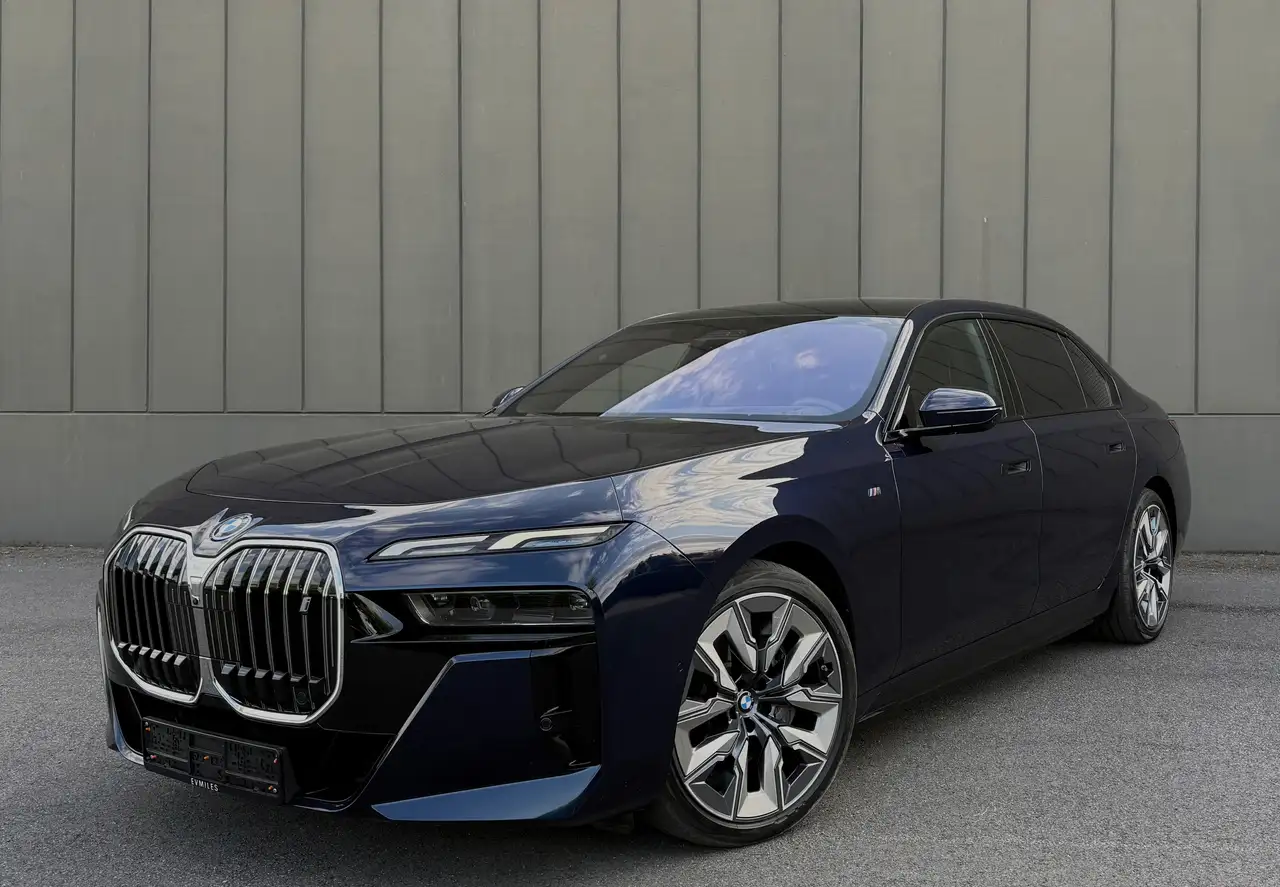 i7i7 xDrive60 M Sport INDIVIDUAL | THEATRE | Lounge