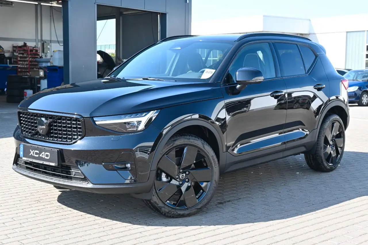 XC40B4 DKG Plus Black Edition*FSHZG*360*ACC*AHK