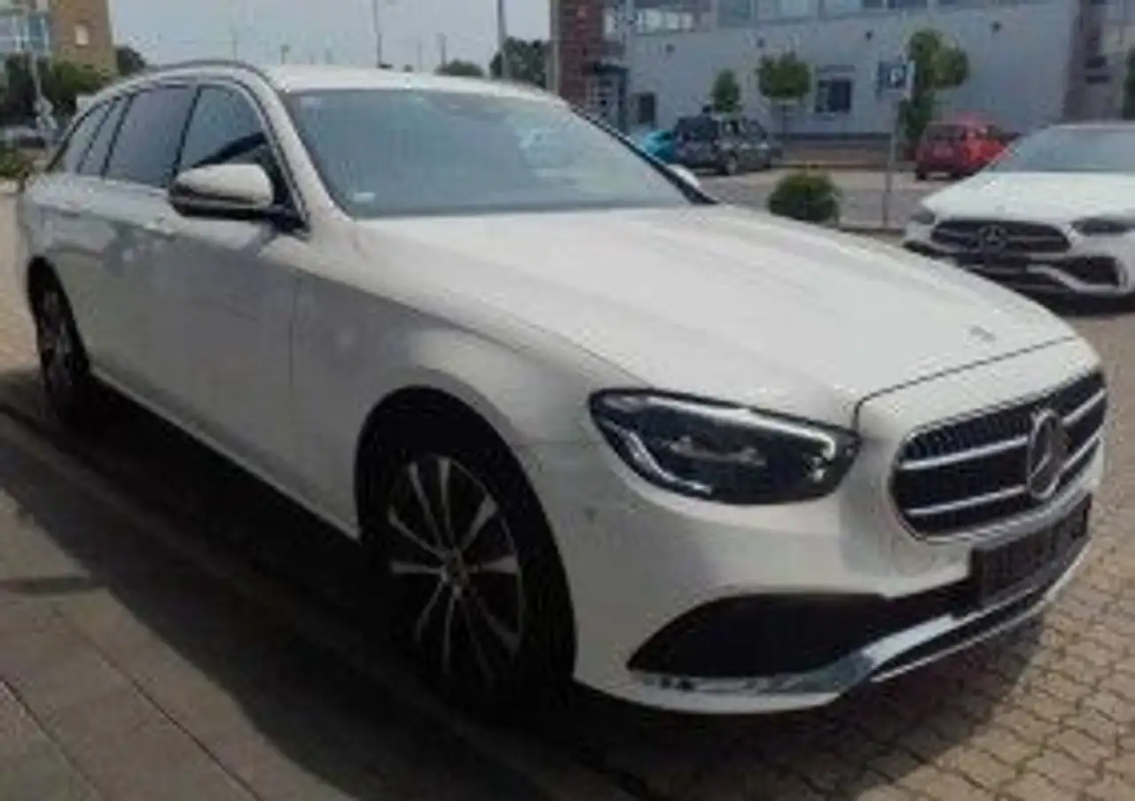 E 300de T 4M Avantgarde 2x*DISTR+*WIDE*AHK*IHC