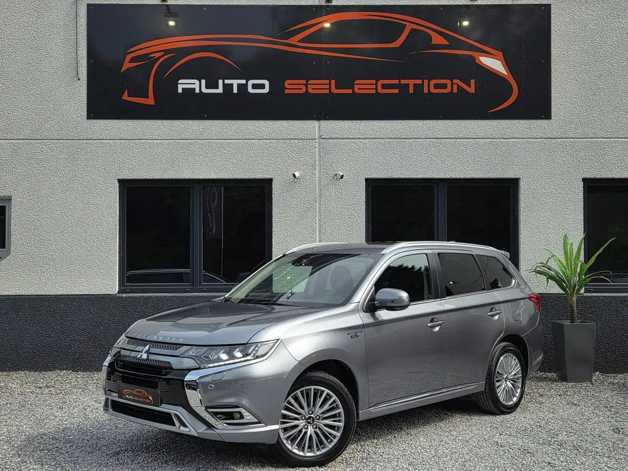 Outlander2.4i 4WD PHEV Intense - NEW - TAXE CIRCU. 104 €