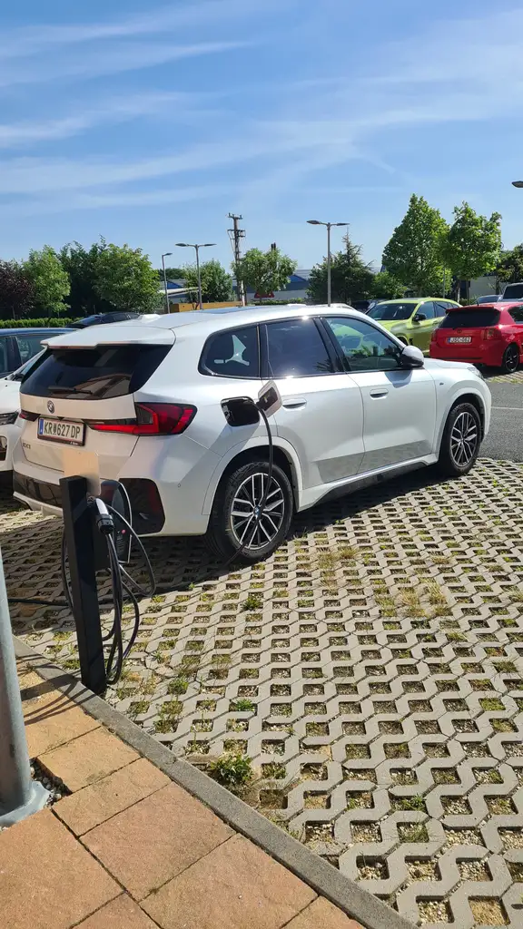 iX1eDrive20 64,8kWh