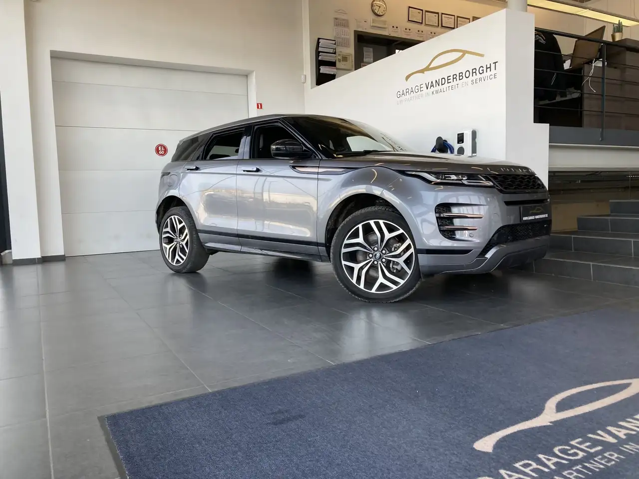 Range Rover EvoqueR-DYNAMIC AUTOMAAT AWD FULL OPTION SLECHTS 18000KM