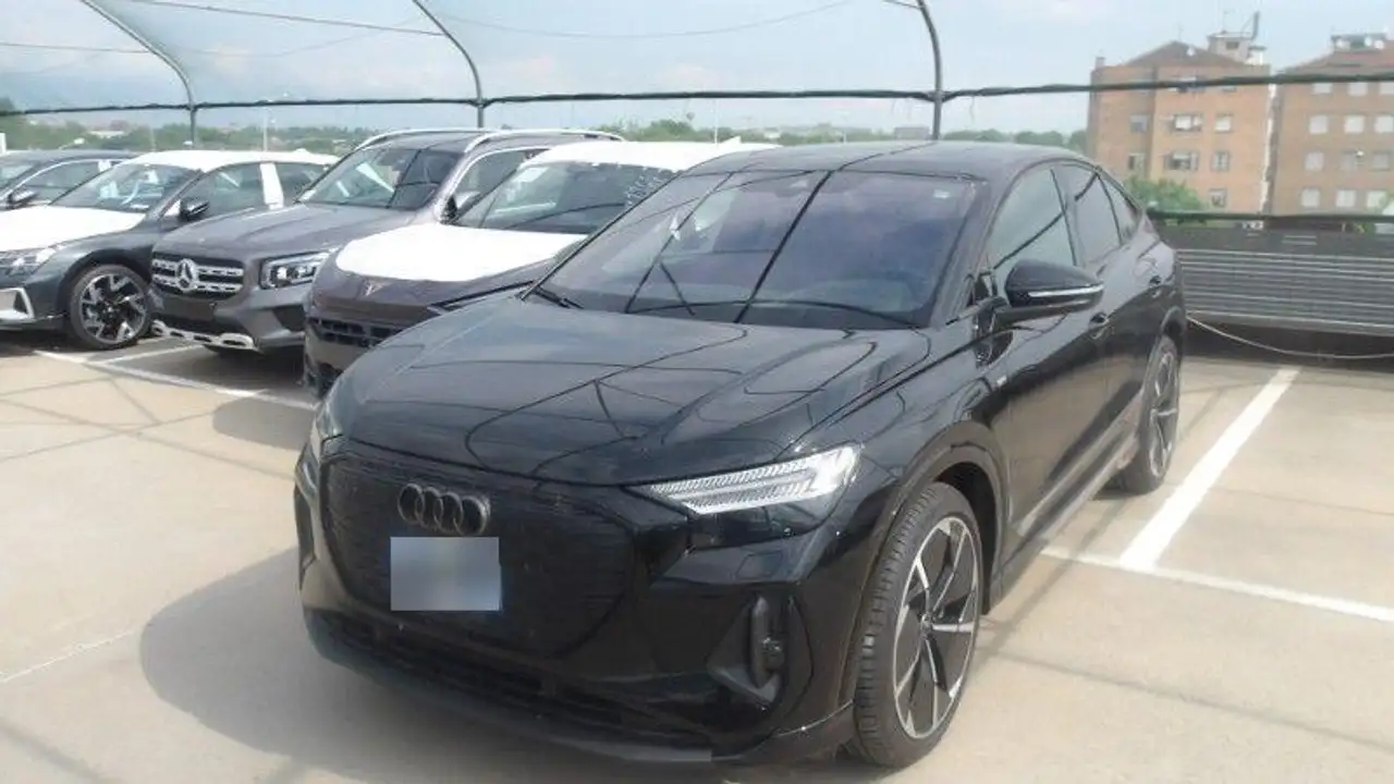 Q4 e-tronE-TRON SPORTBACK 45 S LINE ACC/SONOS/HuD/PANO