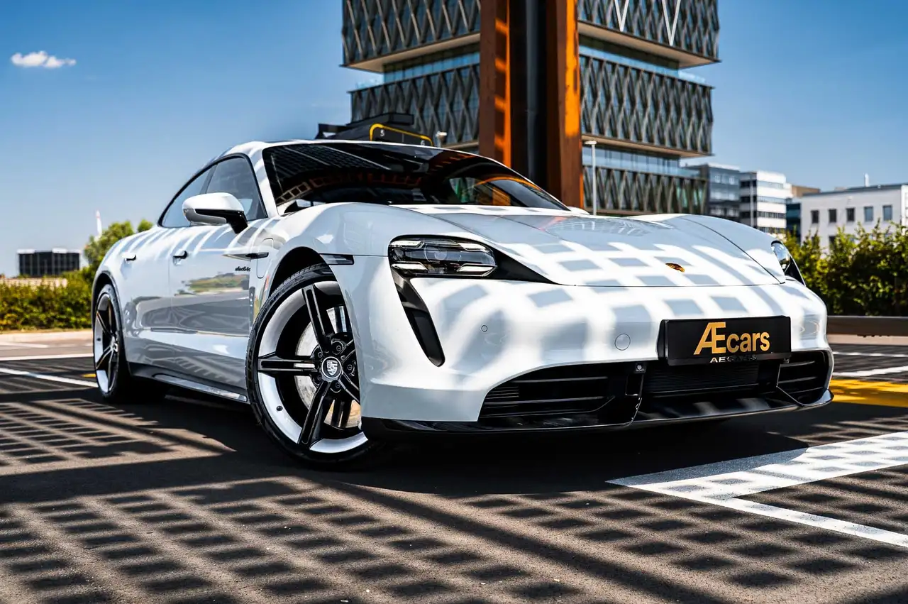 TaycanTURBO / 93kWh / BOSE / SPORT CHRONO / BELGIAN CAR