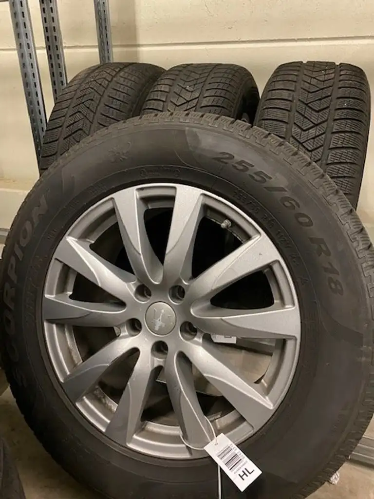 Levante4x Winterreifen Original Alufelgen/ Nabendeckel