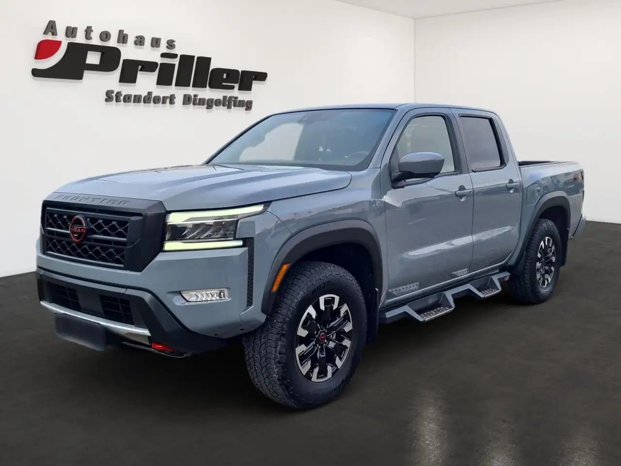 Frontier3.8 Pro4X Crew Cab/AHK/Leder/LED/Apple