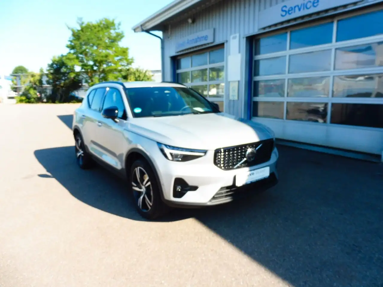 XC40B4 Plus Dark 2WD/Pano