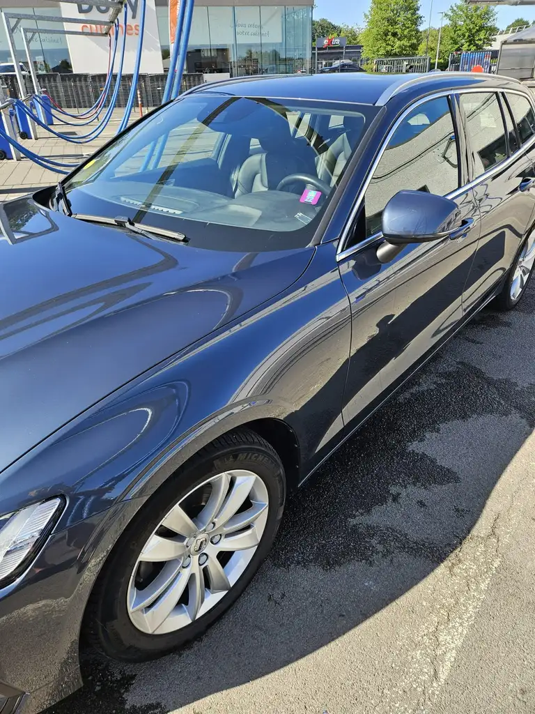 V60V60 2.0 D3 Momentum Core Geartronic