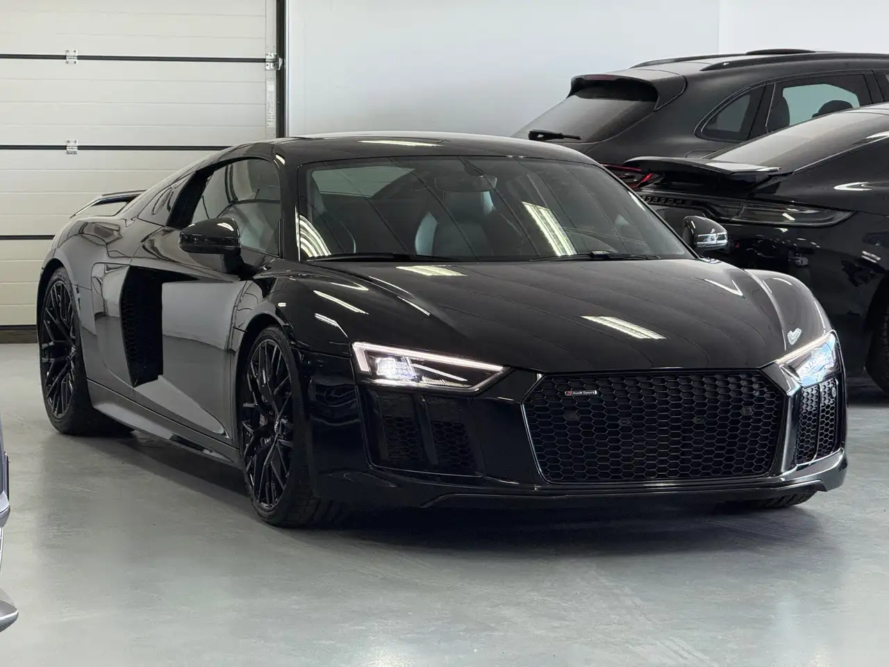 R8R8 V10 Plus 5.2 FSI 610 S tronic 7 Quattro