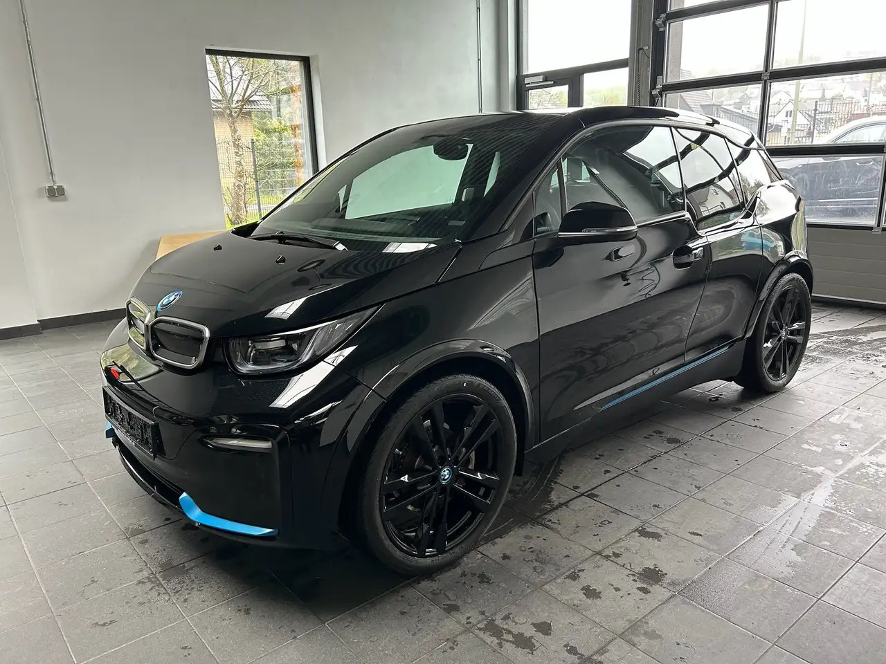 i3s Leder_Glasdach_Keyless_SSV_Kamera_Wirelss Charge