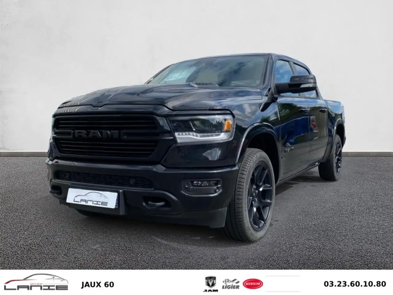 RAM1500 CREW CAB 5.7L V8 HEMI Laramie Night Edition +