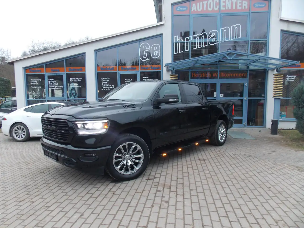RAM1500 5,7 Hemi 4+4 Leder"LED"Apple CarPlay