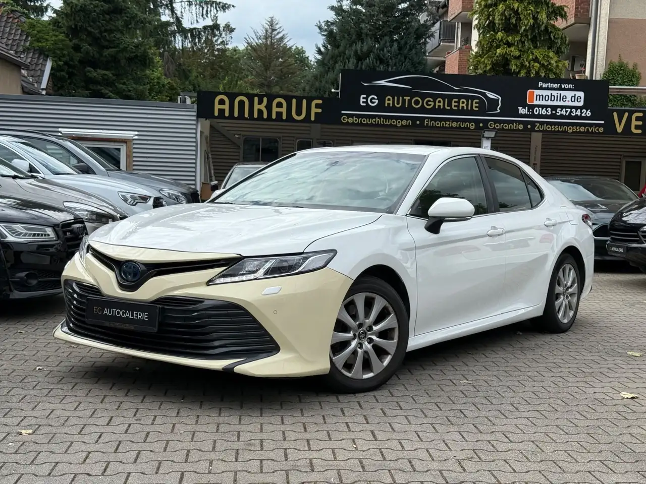 CamryHybrid Business Edition*KAMERA*LED*LEDER*
