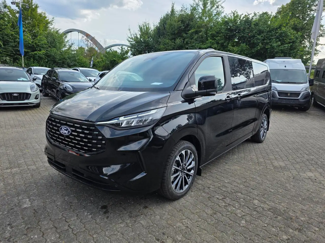 Tourneo CustomTitanium x  L2 AWD autom. 360 °
