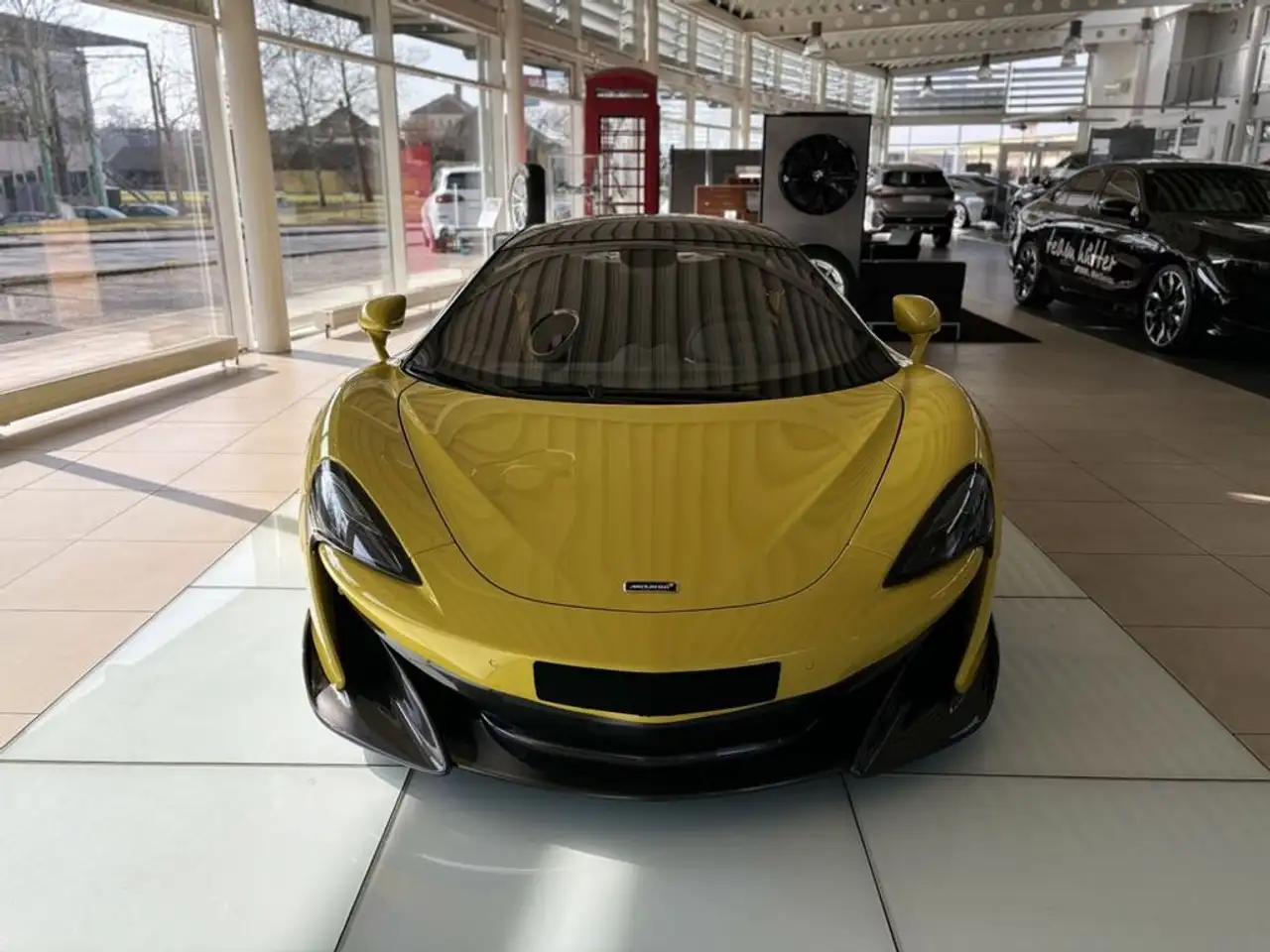 600LT600LT Coupé Sicilian Yellow, Dark Palladium