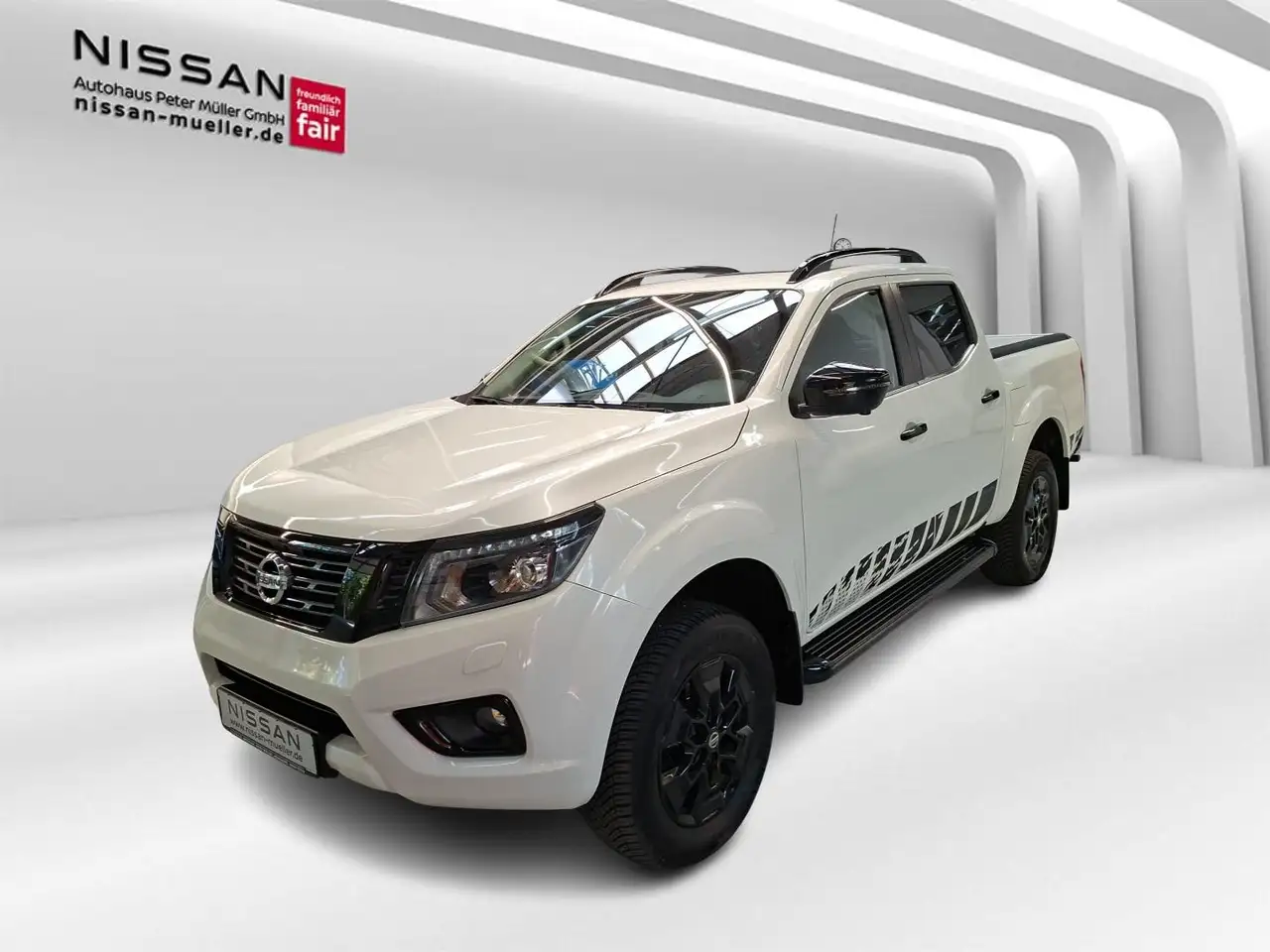NavaraDC N-GUARD 190PS 7AT 4WD DC Navi