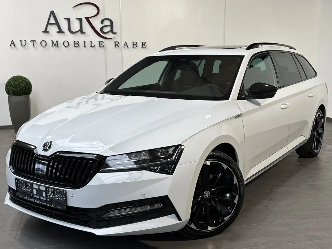SuperbCombi 2.0 TDI DSG Sportline NAV+LED+PANO