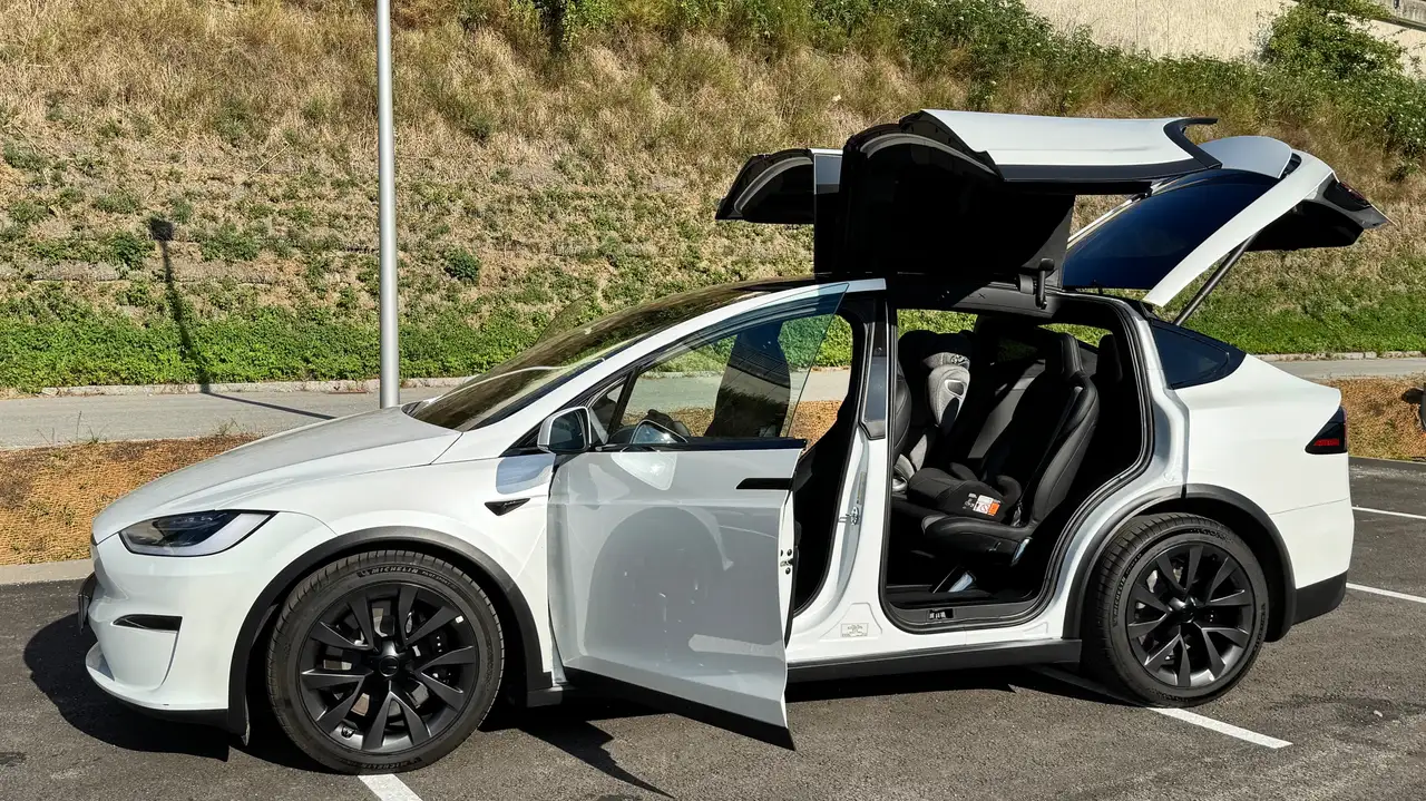 Model XModel X 100kW Long Range