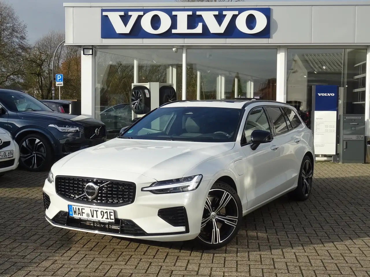 V60T8 AWD Plug-in Hybrid/B&W/Lenkradhz./HeadUp