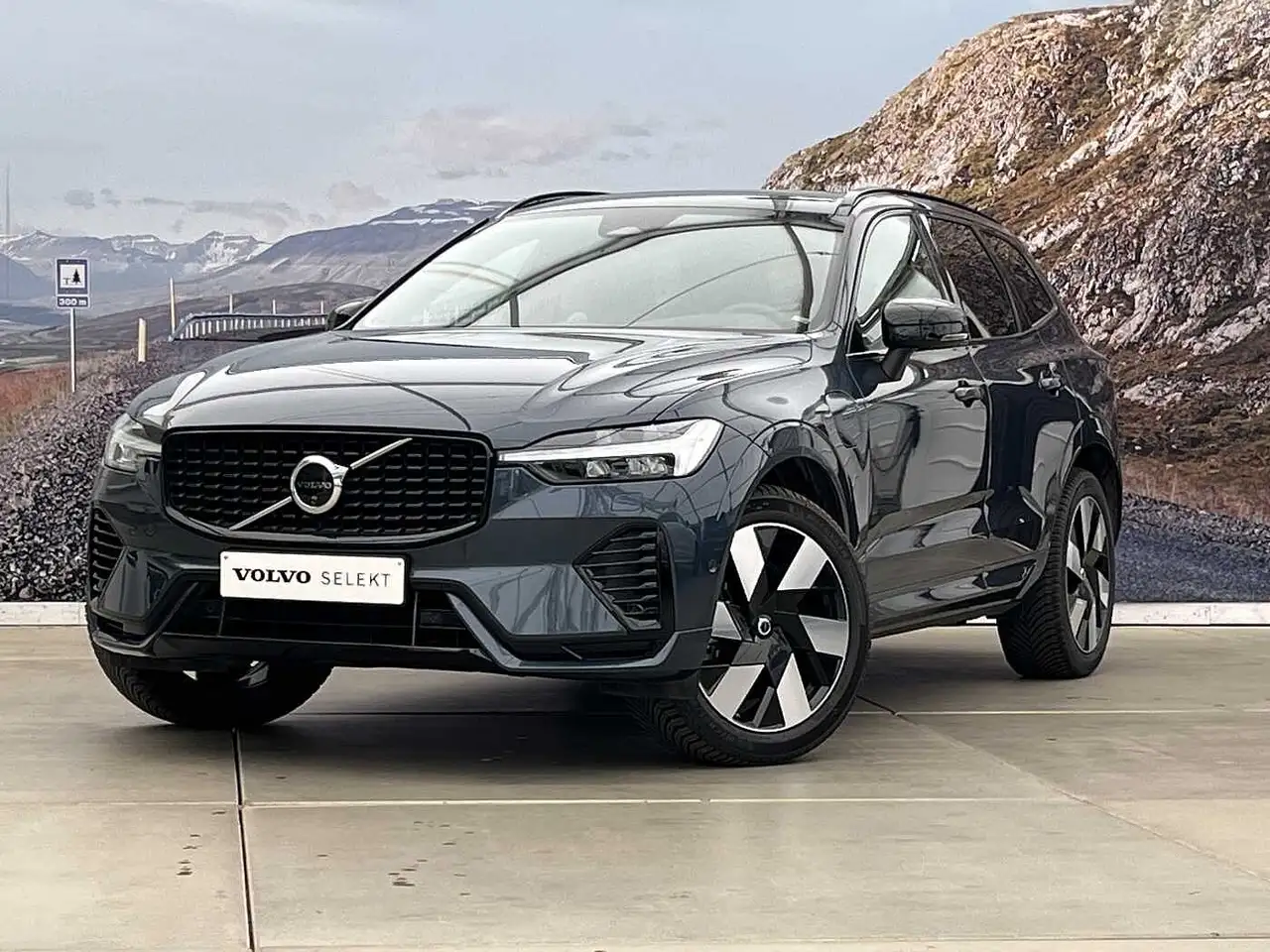 XC60T6 ULTRA DARK + B&W + 360° + ...