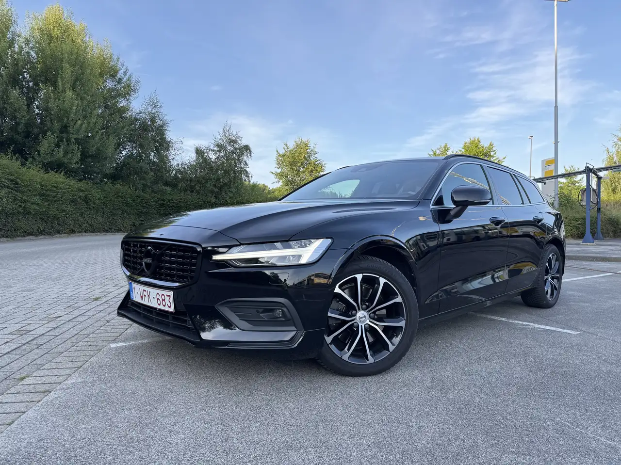 V60B4 D Geartronic Momentum Pro
