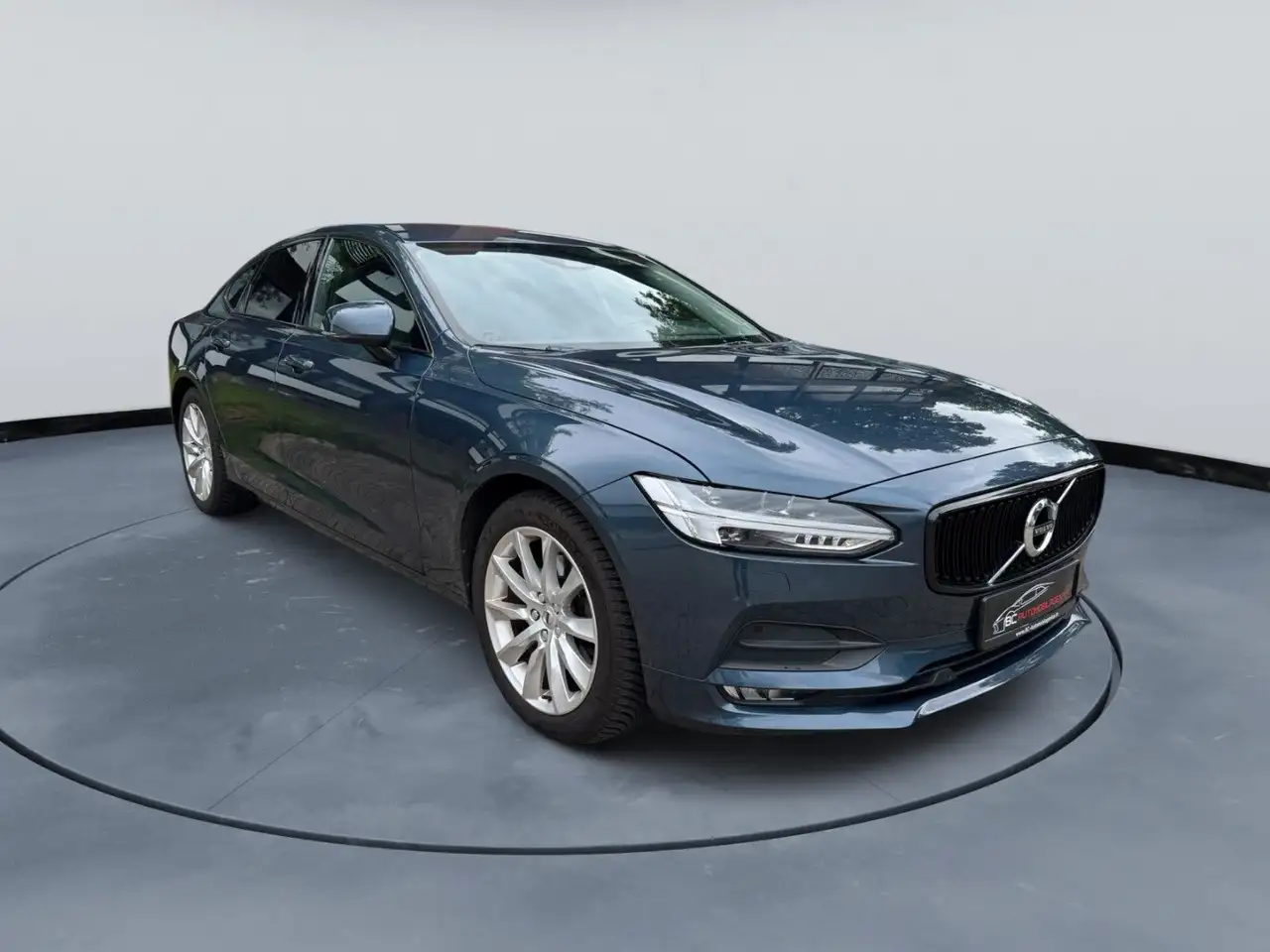 S90Lim. Momentum Automatik Apple Carplay LEDER