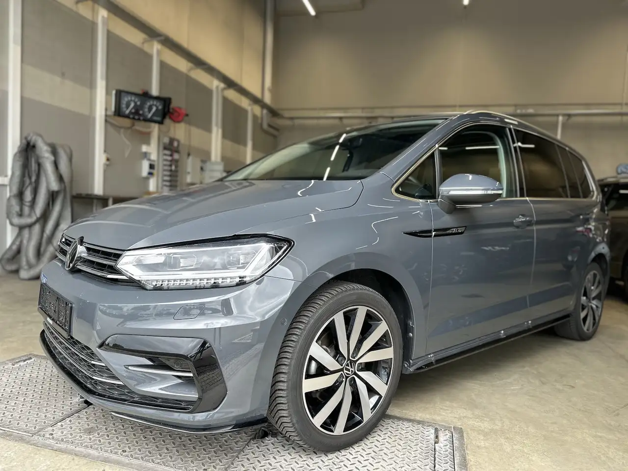Touran1,5TSI DSG Highline R-Line Pano IQ Drive